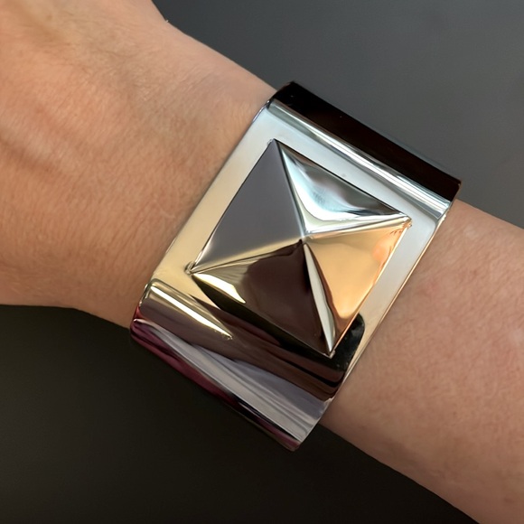 Stainless steel pyramid cuff - Picture 9 of 14